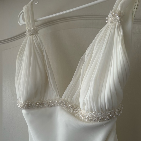 David's Bridal Dresses & Skirts - Halter Style Wedding Dress with Bead Detail